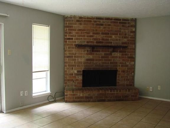 2nd image of 5427 Castlecreek Ln