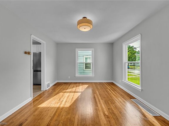 5th image of 12000 Wayland Ave