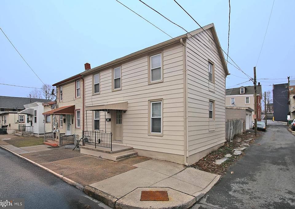 1st image of 923 Guilford St