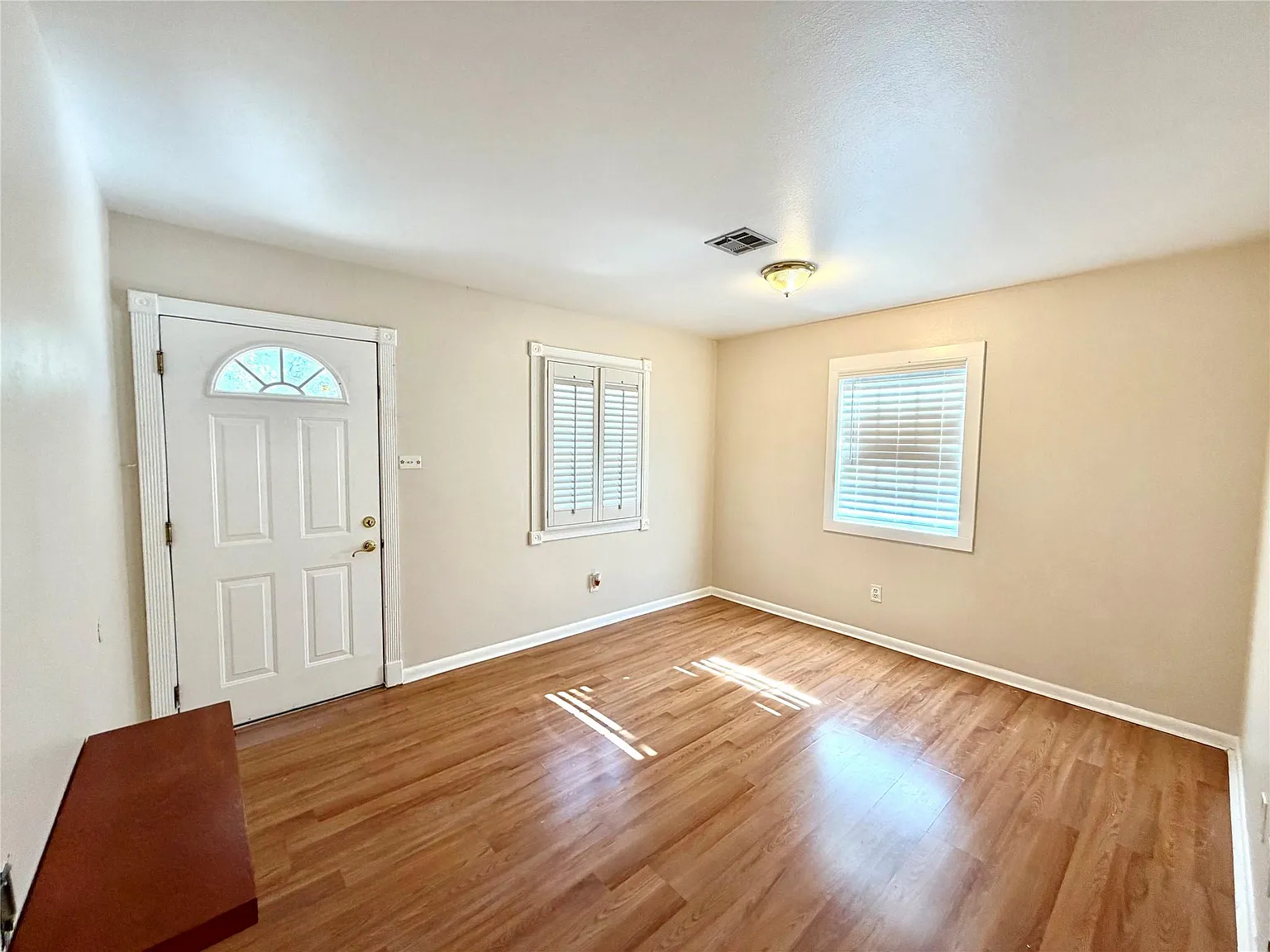 4 bed, 2.0 bath, 2038 sqft, $2,200 — Photo 3