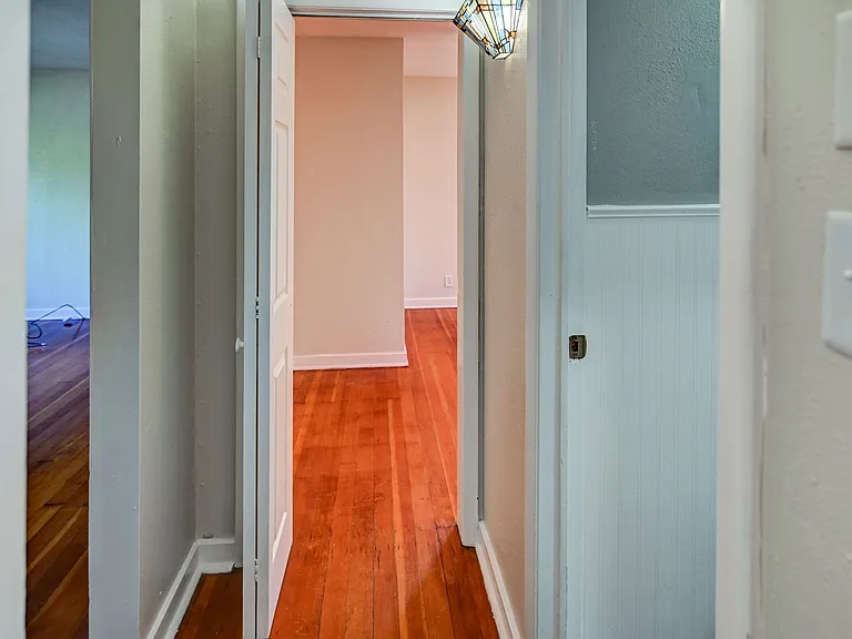 1404 Wyldhaven Ave — Photo 16
