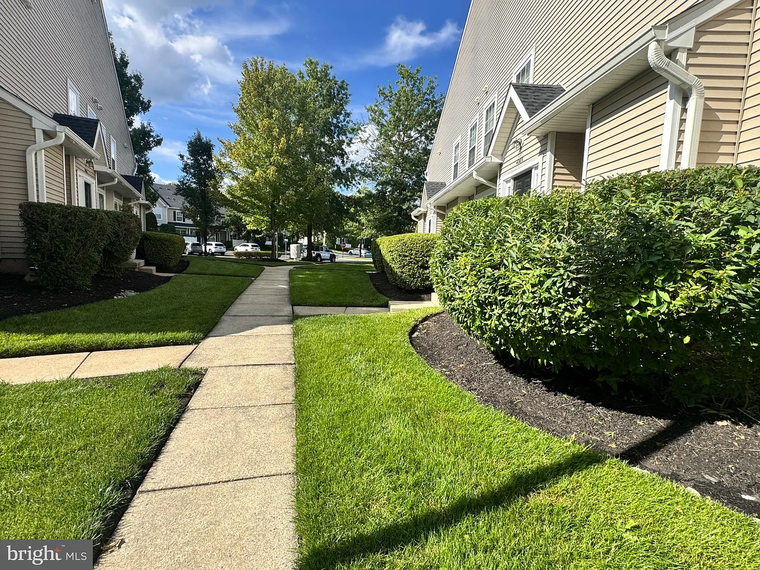 3 bed, 2.5 bath, 1626 sqft, $2,800 — Photo 2