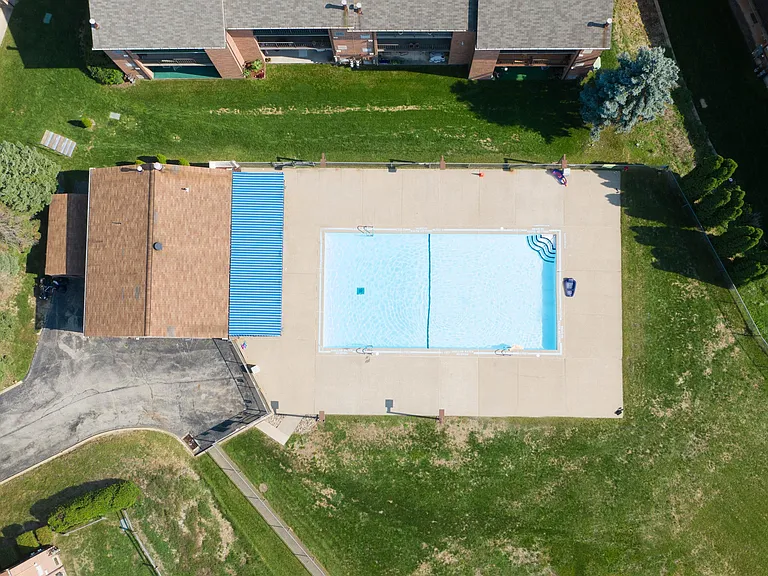 7250-7272 Beacon Hill Dr — Photo 13
