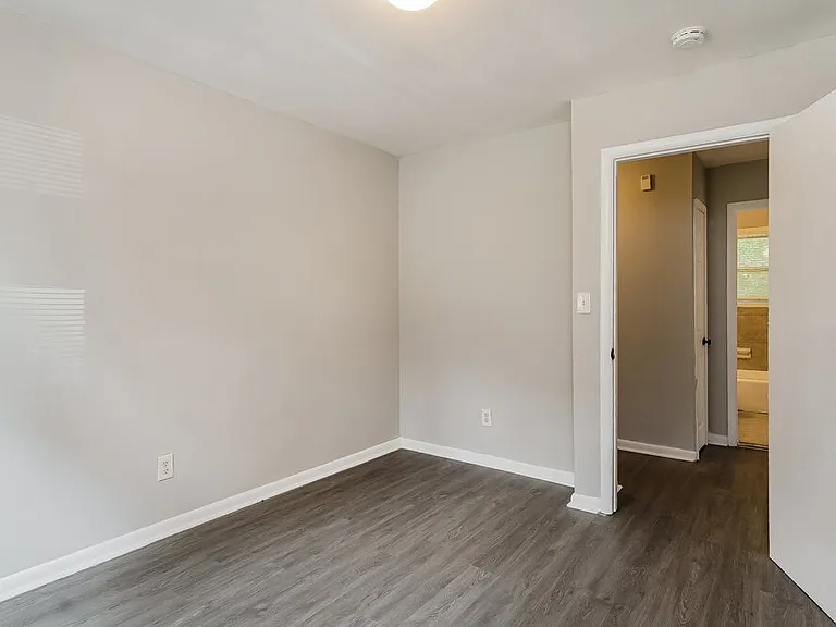 748 Barclay Ln — Photo 12