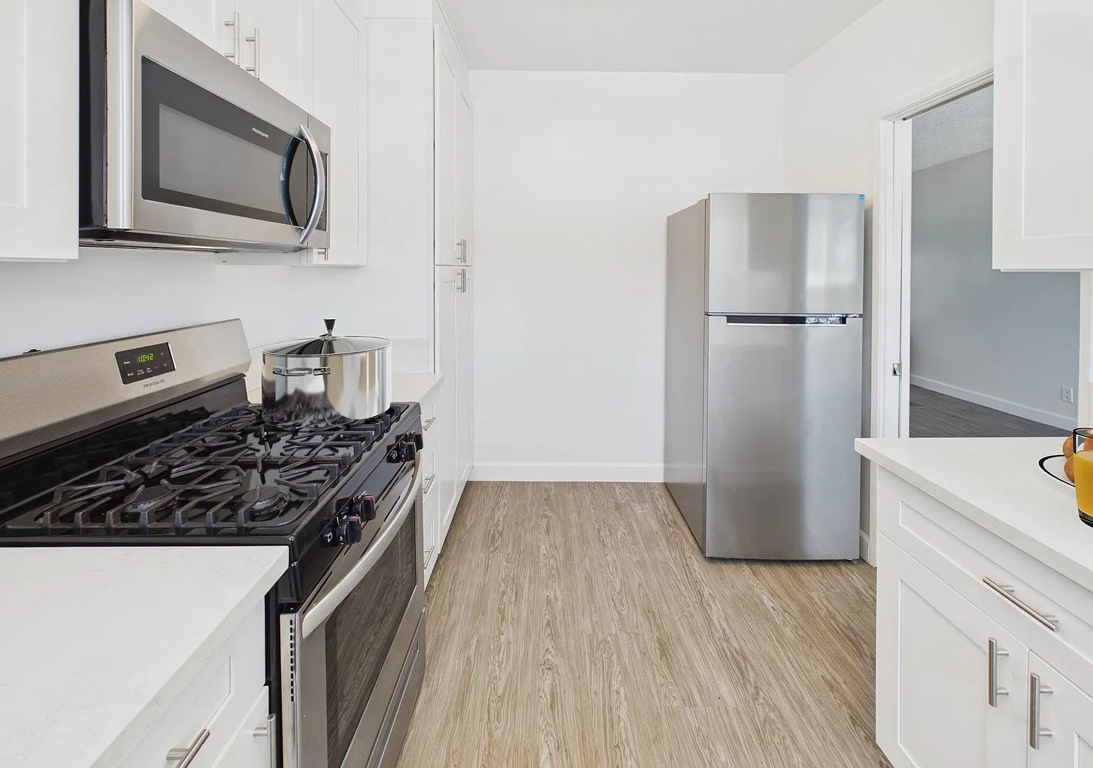 Ethel Avenue Apartments — Photo 2