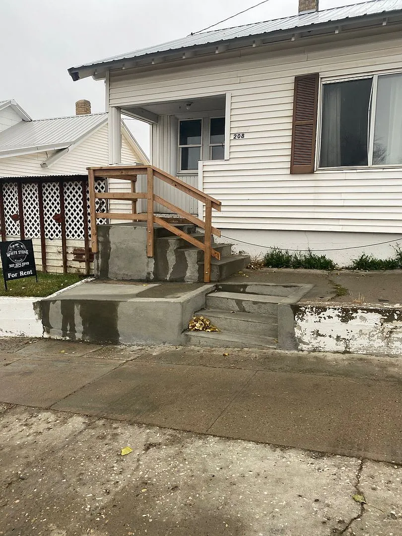208 1st Street — Photo 1