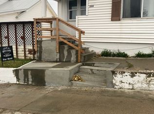208 1st St, Rawlins, WY 82301