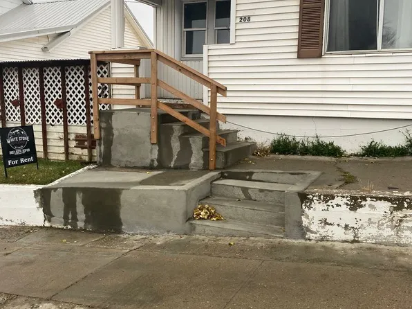 208 1st St, Rawlins, WY 82301