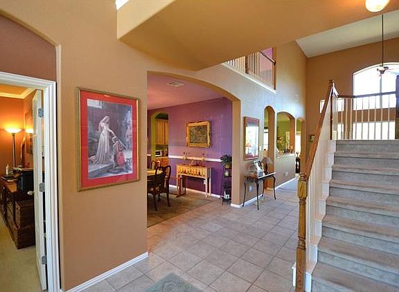 2nd image of 303 S Lynnwood Trl