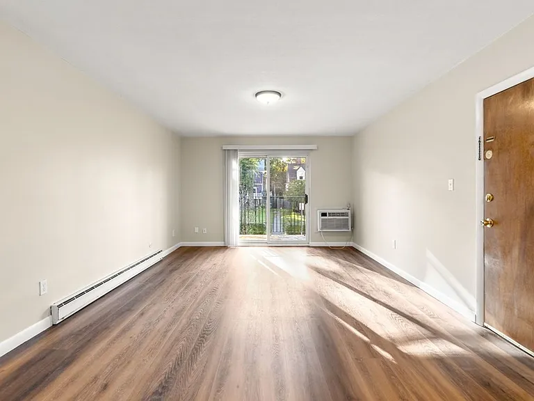 87 Cedar St #5 — Photo 5