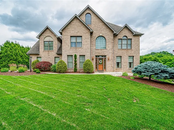 10400 Sophia Ct, North Huntingdon, PA 15642