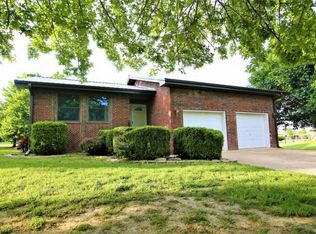 1203 E 13th St, Mountain Grove, MO 65711