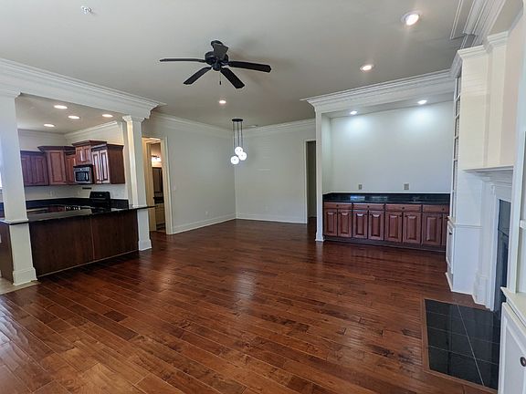 4th image of 1100 Augusta Dr Unit 101