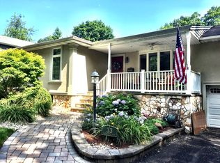 33 Wadsworth Rd, Glen Rock, NJ 07452