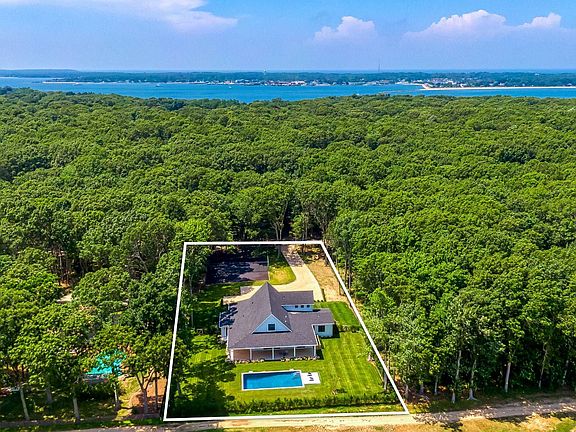 4th image of 34 Country Club Dr
