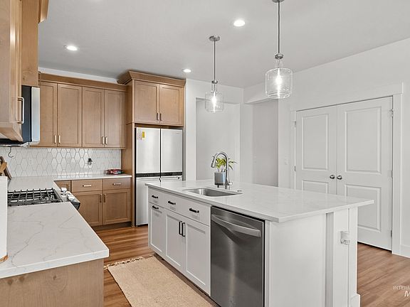 4th image of 9058 W Virginia City Dr