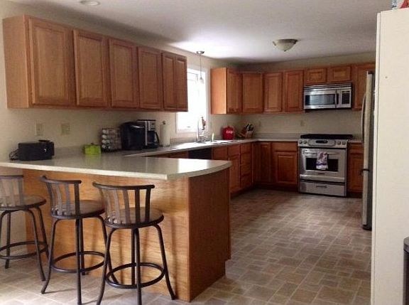 2nd image of 16 Bradford Cir