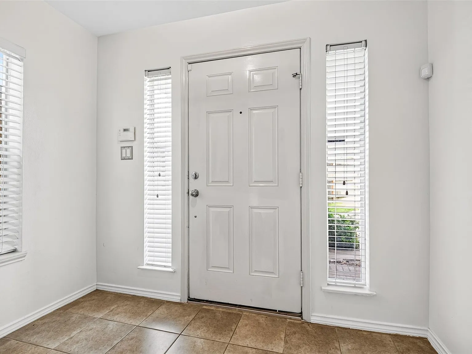 3 bed, 2.0 bath, 1683 sqft, $1,750 — Photo 4