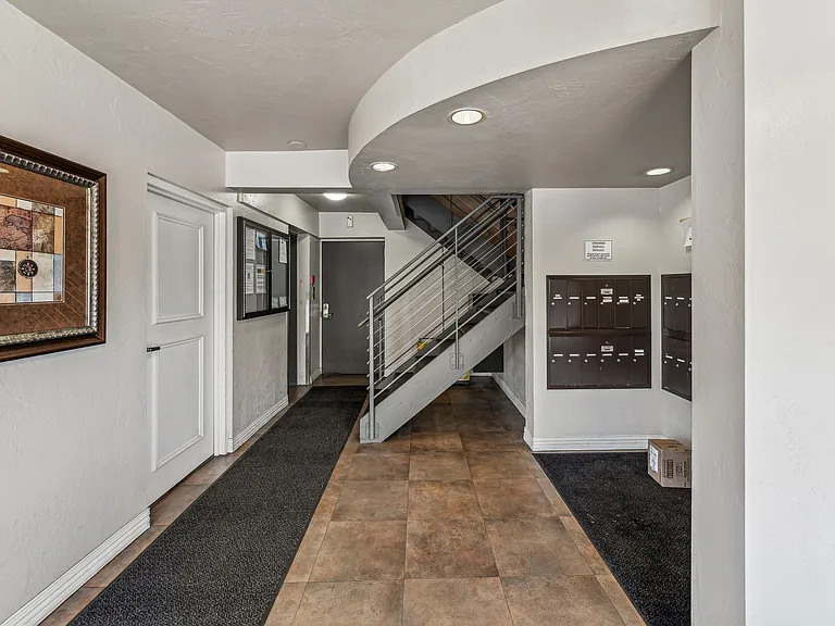 2121 N Cambridge Ave #108 — Photo 21