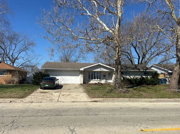 869 S Curtis Ave, Kankakee, IL 60901