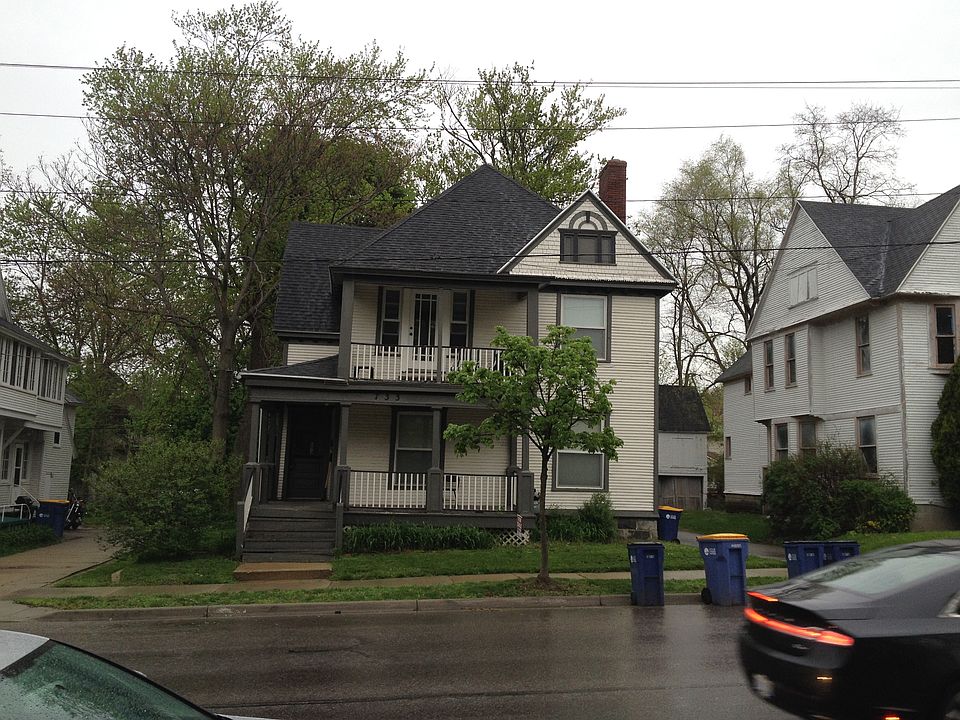 1st image of 733 Lake Dr SE