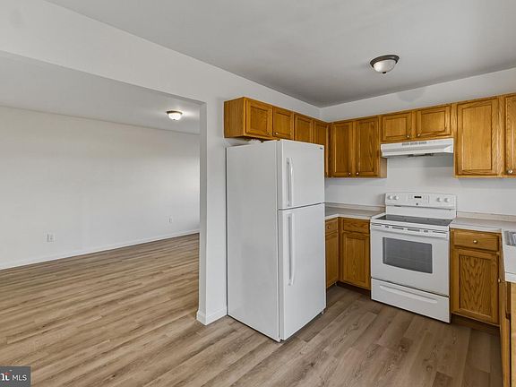 5th image of 22 Lawrence Ct