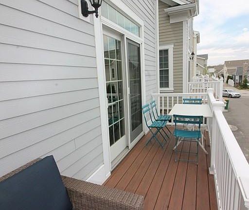 3rd image of 76 Parkview St