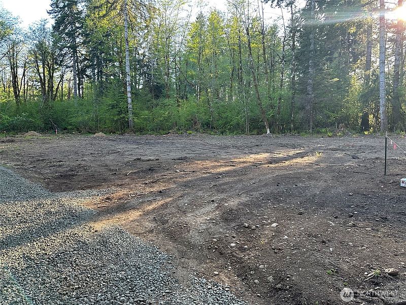 5th image of 211 W New Moon Lane