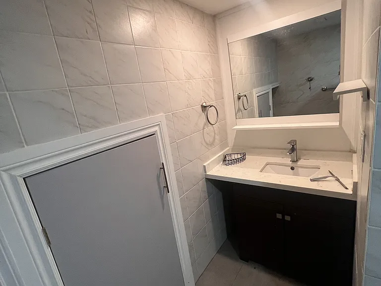 16 Langholm Dr #1 — Photo 9