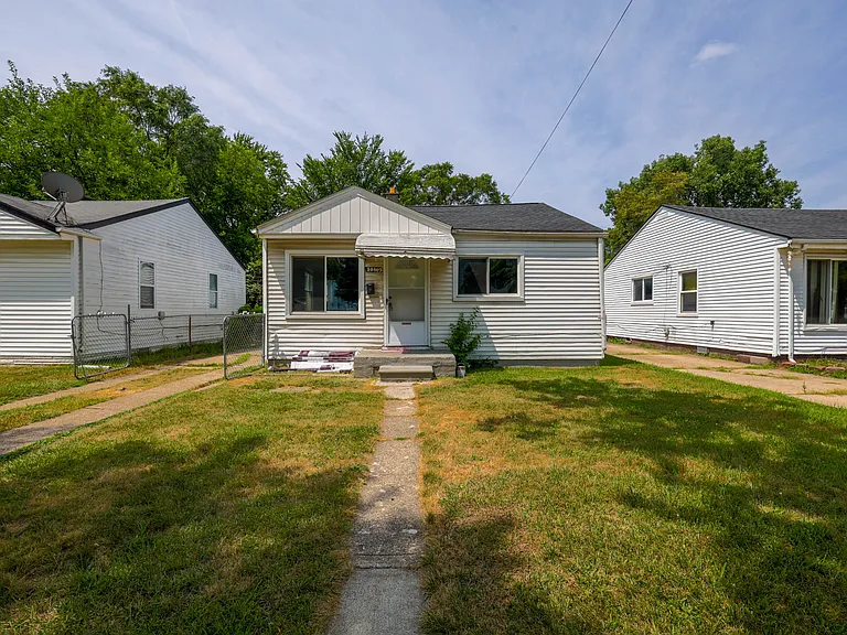 20803 Atlantic Ave — Photo 1