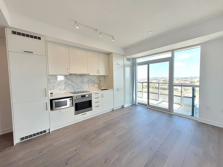 10 Honeycrisp Cres #Townhouse 272 — Photo 4