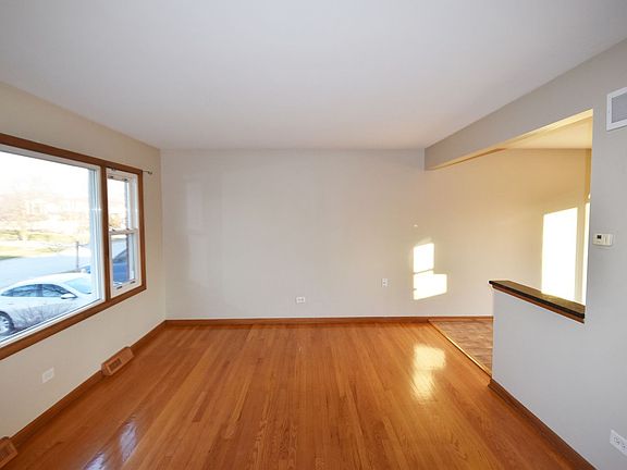5th image of 6148 Laura Ln