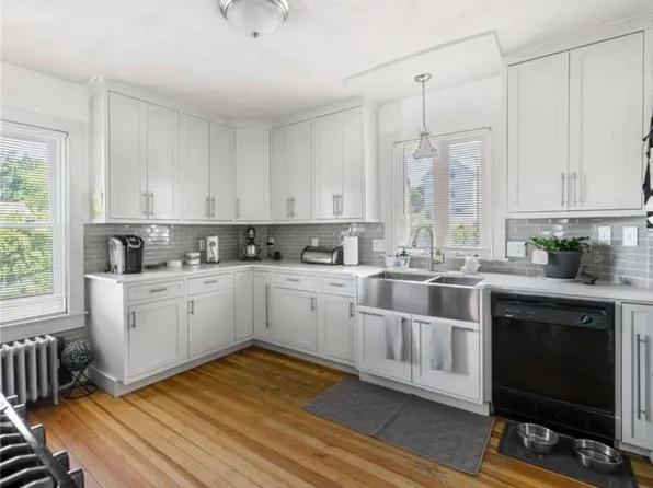 21 Roland Ave Floor 1, Cranston, RI 02920