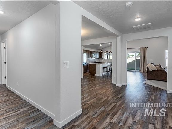 5th image of 15633 N Cultivar Ave
