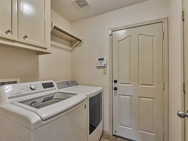 13511 Summer Hill Dr — Photo 19