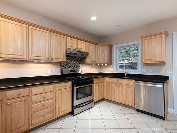 2nd image of 750 Willard St Unit 5B