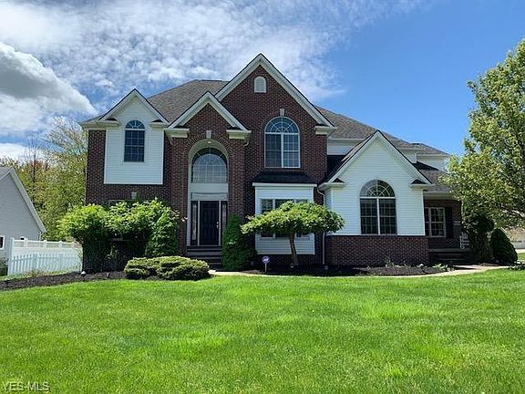 2nd image of 3233 Meadow Ln