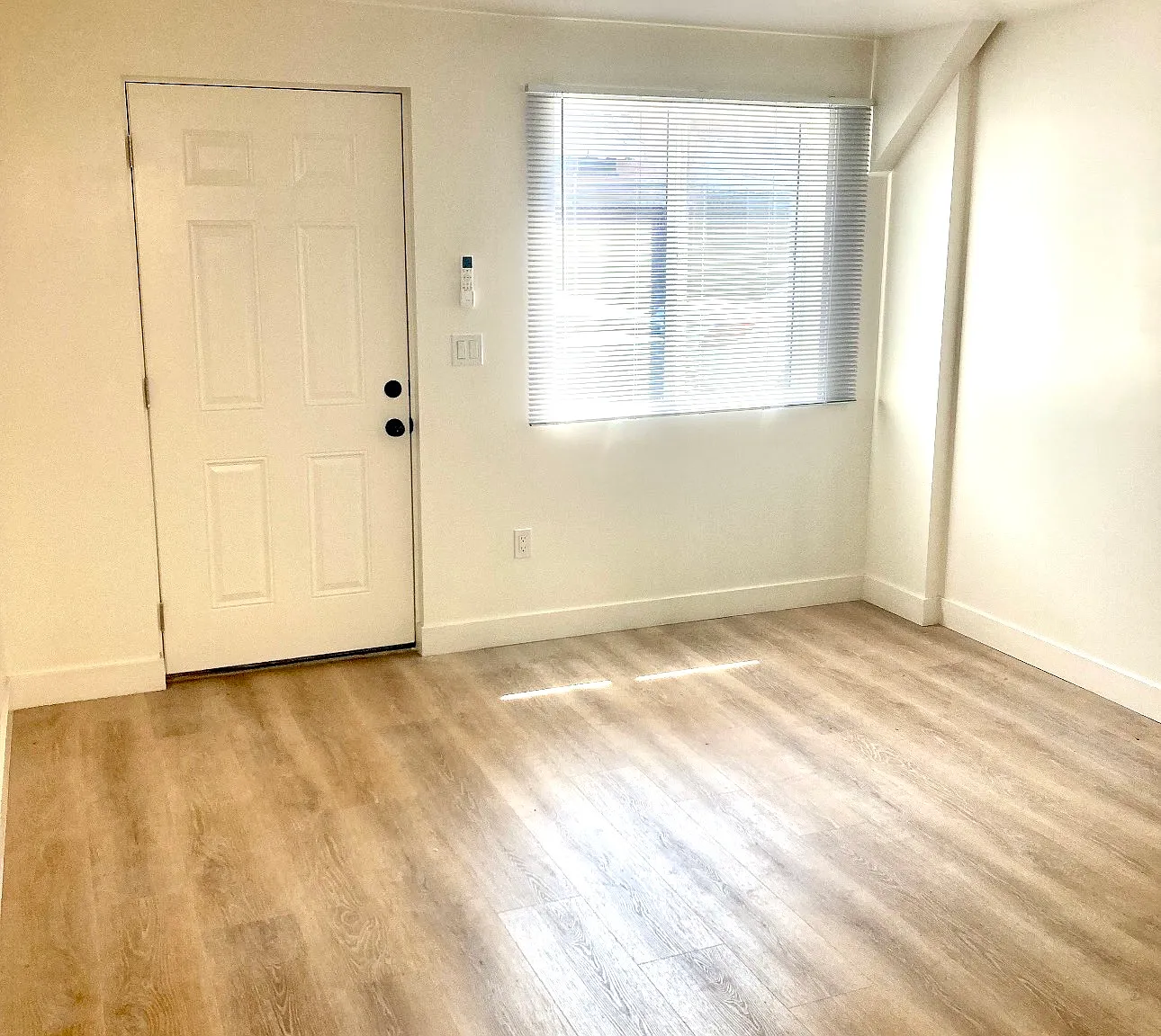 1 bed, 400 sqft, $2,000 — Photo 2