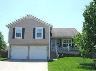 1903 Cherokee Dr, Greenwood, MO 64034