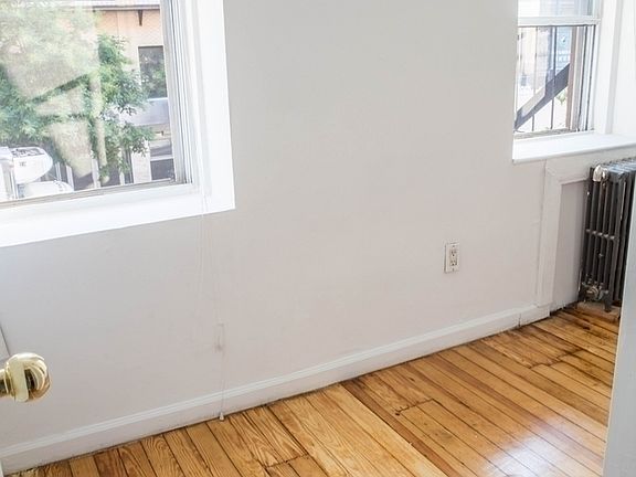3rd image of 34 1/2 Saint Marks Pl #2XX
