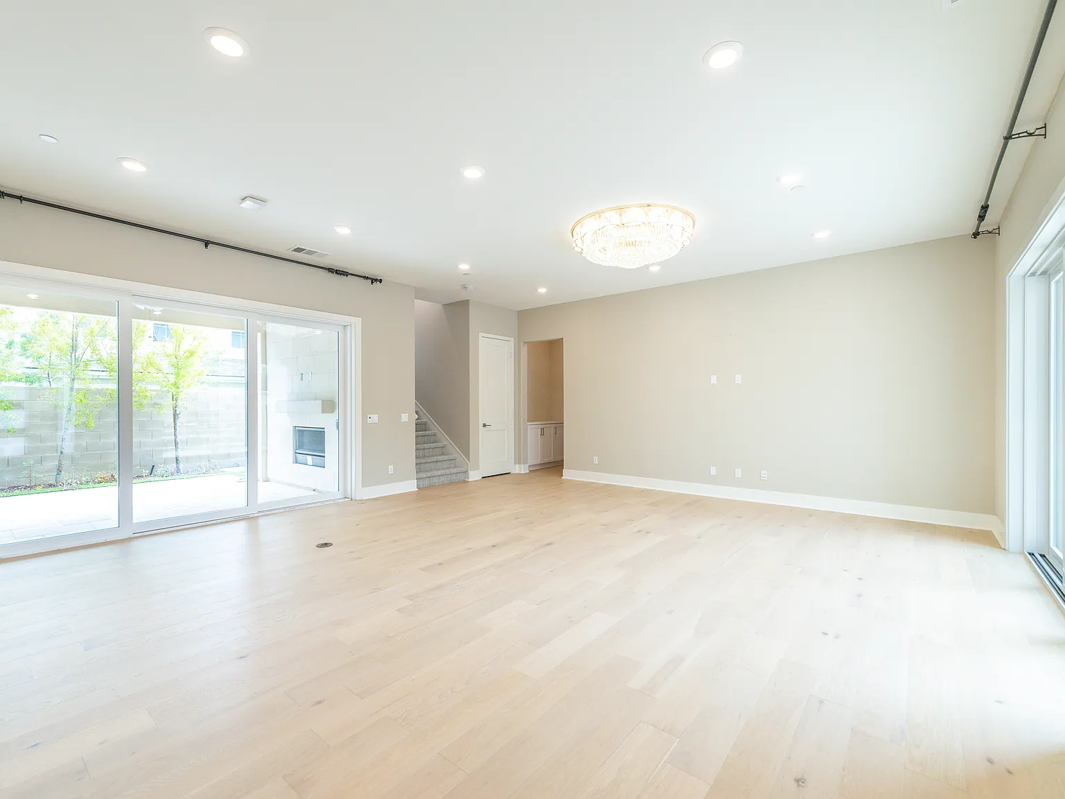 6 bed, 4349 sqft, $11,000 — Photo 4