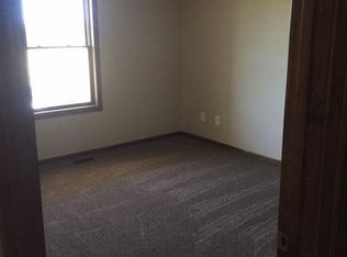 2301 S Riverside Rd #D5, Saint Joseph, MO 64507