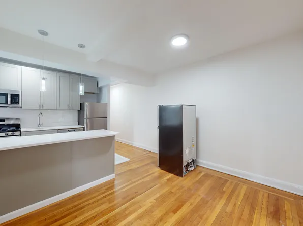 301 East 38th Street image 4 of 25