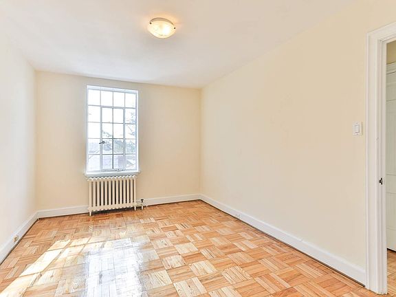 5th image of 555 Russell Hill Rd