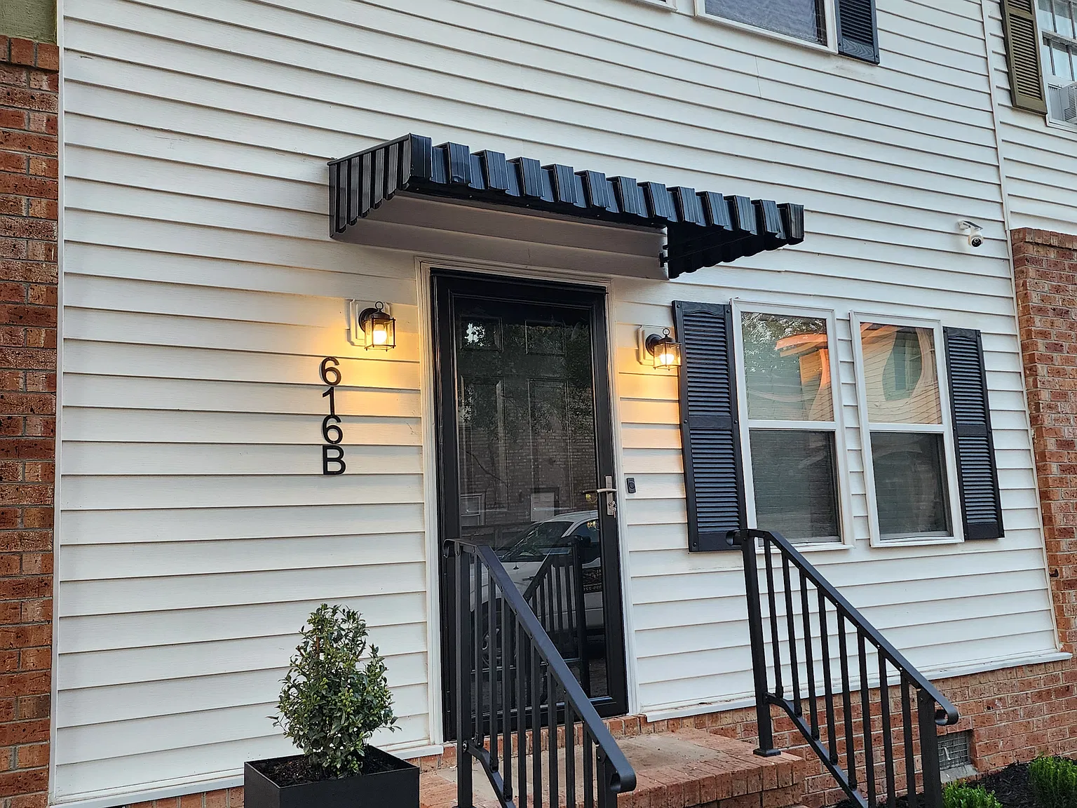 2 bed, 1.5 bath, 912 sqft, $1,350 — Photo 2