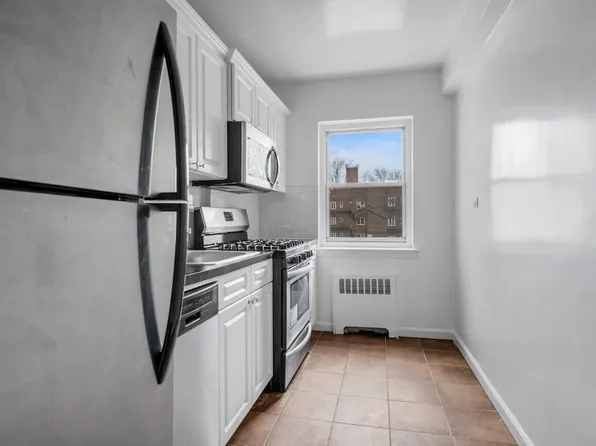 210-03 43rd Ave #2Z, Bayside, NY 11361