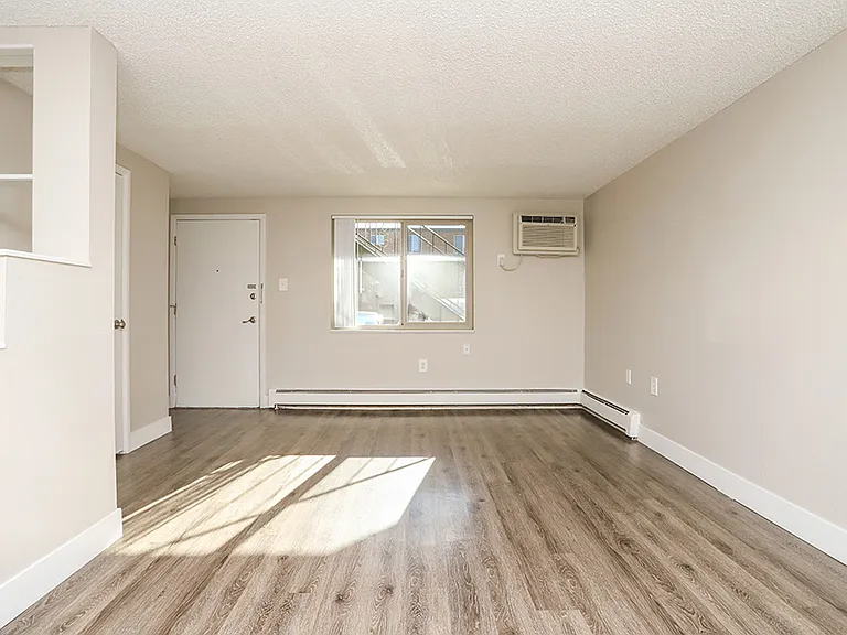 South Washington St Apts — Photo 32