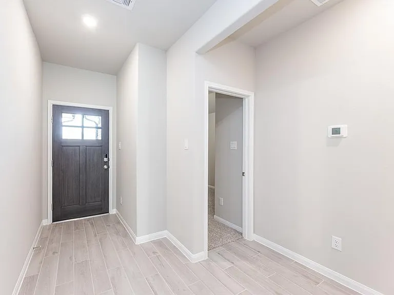 7214 Toluca Dr — Photo 4