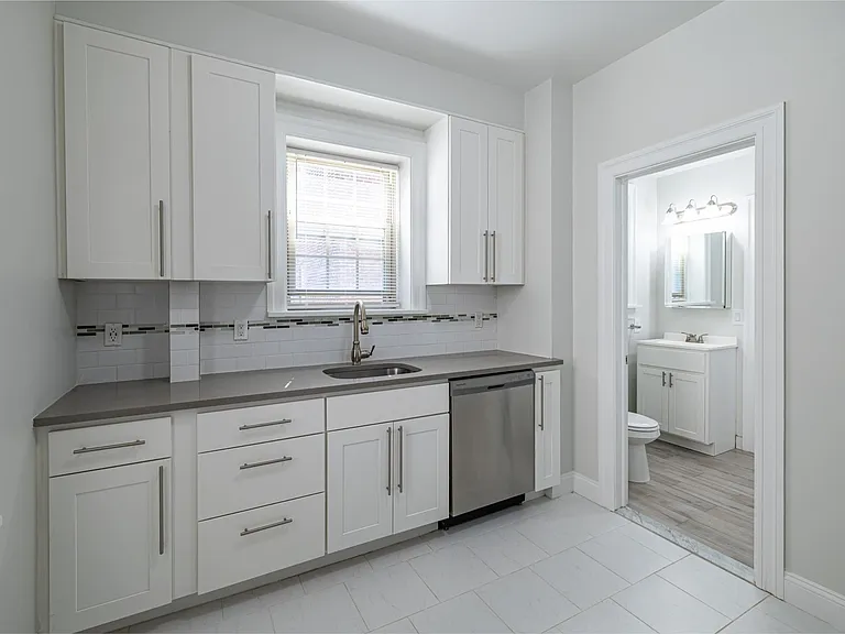 128 Broad Street Apartments — Photo 20