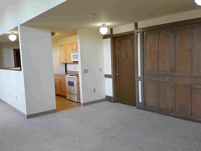 East High Apartments — Photo 24